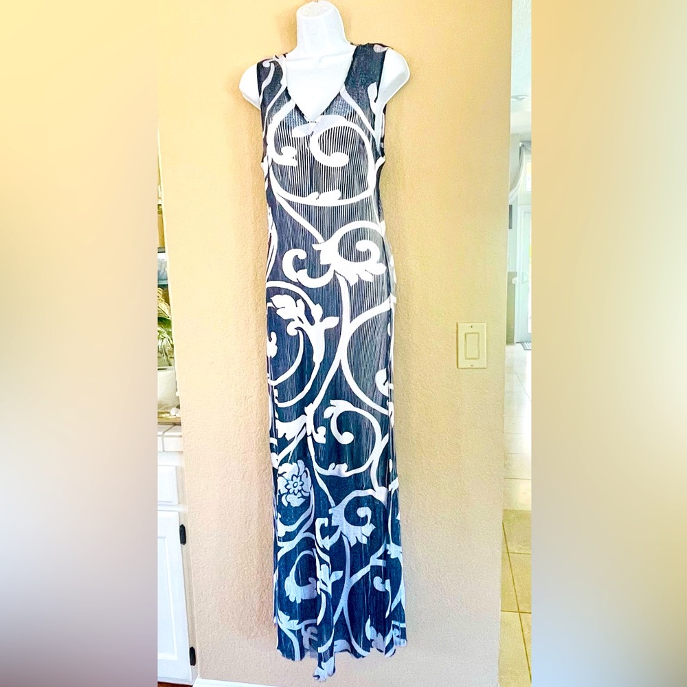 Elegant Black and White Floral Komarov Maxi Dress